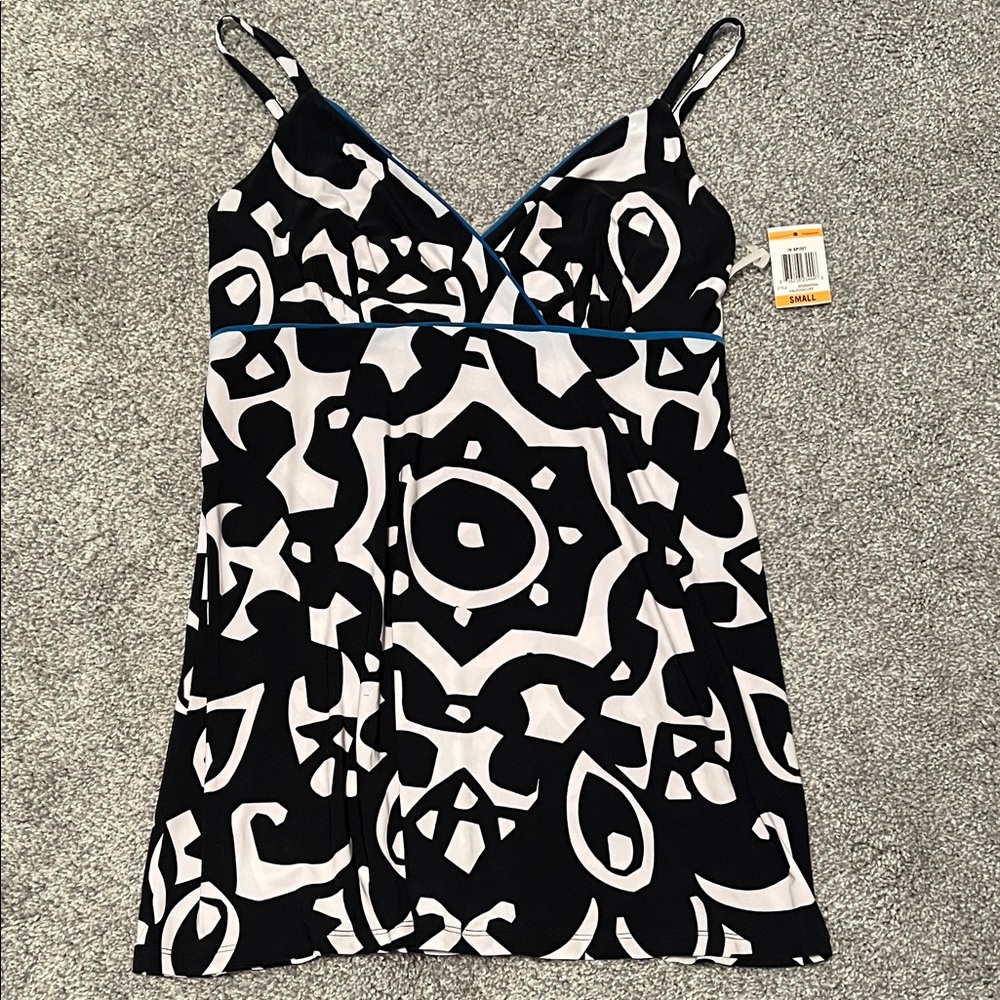 Brand new black and white patterned v-neck camisole